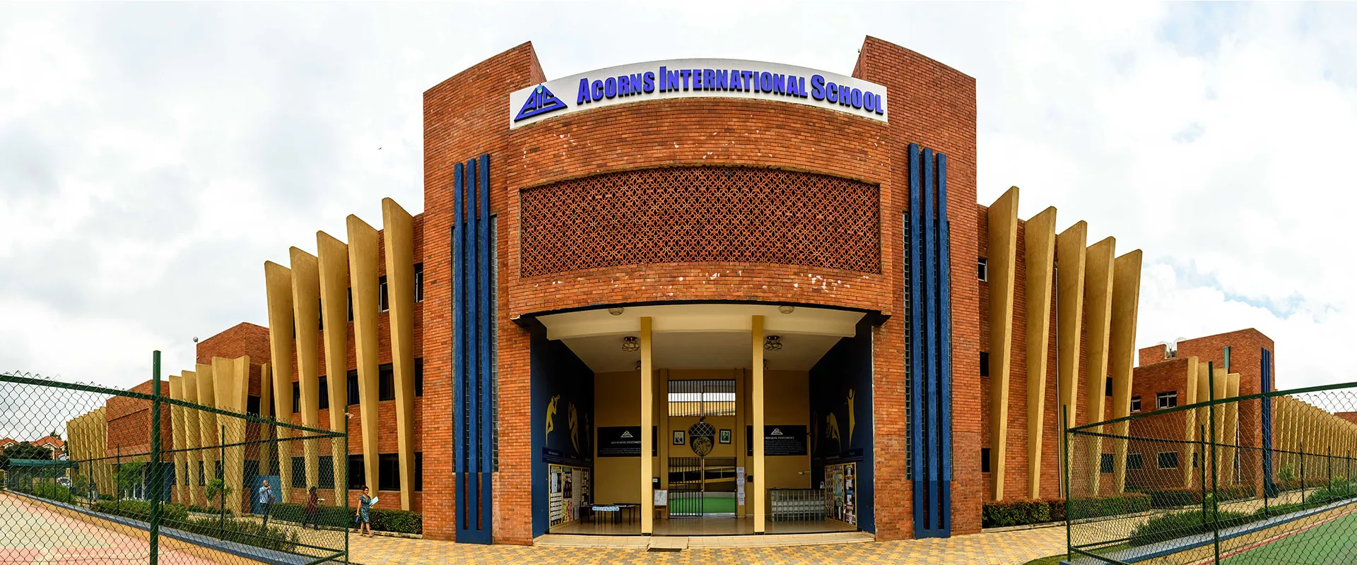 Acorns International School